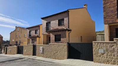 Chalet unifamiliar en alquiler en Calle del Obispo Antonio Palenzuela, La Lastrilla de 1.500 €<span>/mes</span>