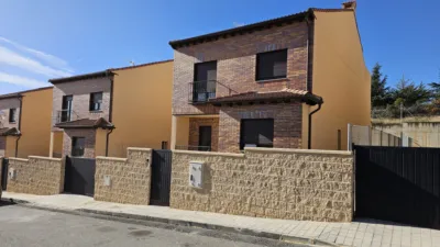 Chalet unifamiliar en alquiler en Calle del Obispo Antonio Palenzuela, La Lastrilla de 1.500 €<span>/mes</span>