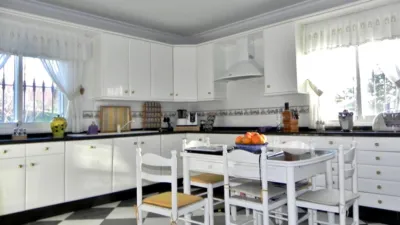 Chalet on Calle de la Comarca Valle del Jerte photo 3