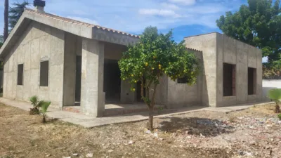 Chalet unifamiliar en venta en Ronda de los Azahares, Espartinas de 299.000 €