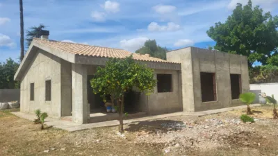 Chalet unifamiliar en venta en Ronda de los Azahares, Espartinas de 299.000 €