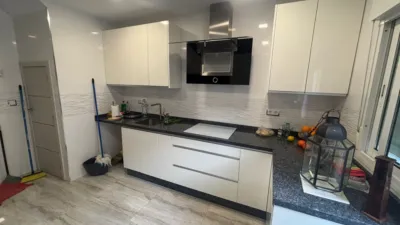 Chalet adosado en venta en Calle de Monfragüe, 1, Arco Norte-Avenida de España (Distrito Zona Centro. Dos Hermanas) de 286.990 €