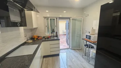 Chalet adosado en venta en Calle de Monfragüe, 1, Arco Norte-Avenida de España (Distrito Zona Centro. Dos Hermanas) de 286.990 €