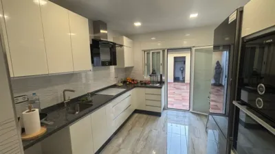 Chalet adosado en venta en Calle de Monfragüe, 1, Arco Norte-Avenida de España (Distrito Zona Centro. Dos Hermanas) de 286.990 €