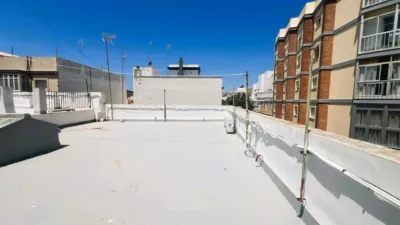 Piso en venta en Calle de la Rosa, La Caleta-La Viña (Cádiz Capital) de 180.000 €