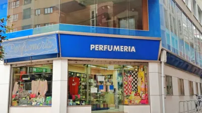 Local comercial en venta en Plaza del Humor - Más