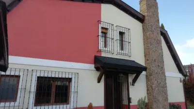Semi-detached chalet on Calle de Segovia photo 2