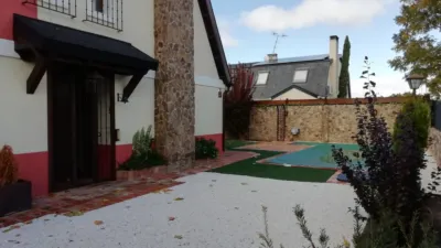 Semi-detached chalet on Calle de Segovia photo 4