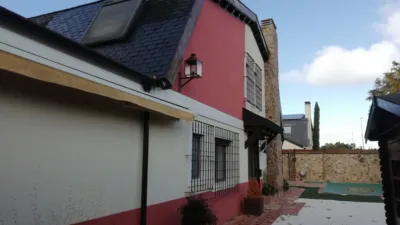 Semi-detached chalet on Calle de Segovia photo 3