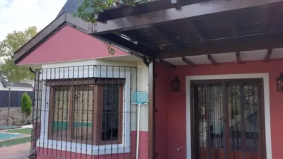 Semi-detached chalet on Calle de Segovia photo 6