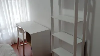 Piso en alquiler en Calle de Víctor Sáenz, Montecerrao (Oviedo) de 750 €<span>/mes</span>