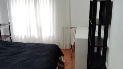Piso en alquiler en Calle de Víctor Sáenz, Montecerrao (Oviedo) de 750 €<span>/mes</span>