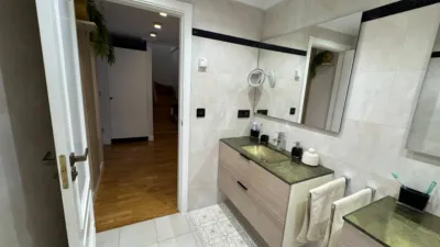Duplex on Plaza Tellerialde Street photo 12