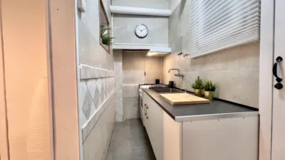 Piso en venta en Carrer de Ruiz de Padrón, 43, cerca de Carrer de Coll i Vehí, El Camp de l'Arpa del Clot (Distrito Sant Martí. Barcelona Capital) de 220.000 €