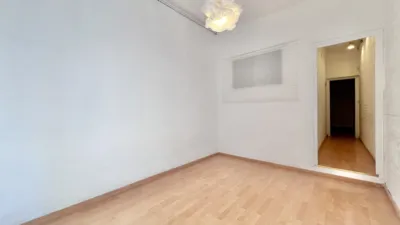 Piso en venta en Carrer de Ruiz de Padrón, 43, cerca de Carrer de Coll i Vehí, El Camp de l'Arpa del Clot (Distrito Sant Martí. Barcelona Capital) de 220.000 €