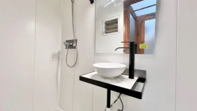 Piso en venta en Carrer de Ruiz de Padrón, 43, cerca de Carrer de Coll i Vehí, El Camp de l'Arpa del Clot (Distrito Sant Martí. Barcelona Capital) de 220.000 €