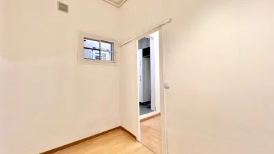 Piso en venta en Carrer de Ruiz de Padrón, 43, cerca de Carrer de Coll i Vehí, El Camp de l'Arpa del Clot (Distrito Sant Martí. Barcelona Capital) de 220.000 €