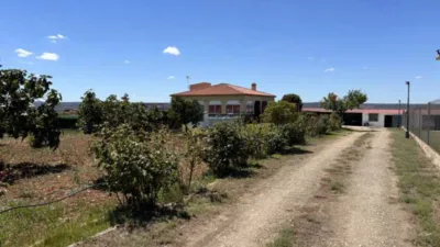 Rustic chalet on Puente Moraleja Street photo 12