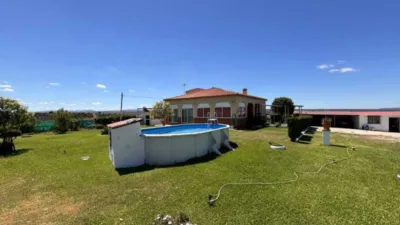 Rustic chalet on Puente Moraleja Street photo 13