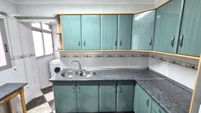 Piso en venta en Avenida Villa de Madrid, cerca de Calle de Burgos, Oeste (Distrito Núcleo Urbano. Vélez-Málaga) de 184.900 €