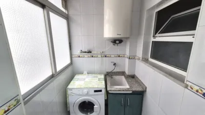 Piso en venta en Avenida Villa de Madrid, cerca de Calle de Burgos, Oeste (Distrito Núcleo Urbano. Vélez-Málaga) de 184.900 €