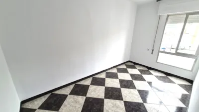 Piso en venta en Avenida Villa de Madrid, cerca de Calle de Burgos, Oeste (Distrito Núcleo Urbano. Vélez-Málaga) de 184.900 €