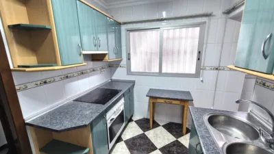 Piso en venta en Avenida Villa de Madrid, cerca de Calle de Burgos, Oeste (Distrito Núcleo Urbano. Vélez-Málaga) de 184.900 €