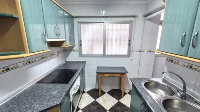 Piso en venta en Avenida Villa de Madrid, cerca de Calle de Burgos, Oeste (Distrito Núcleo Urbano. Vélez-Málaga) de 184.900 €