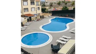 Duplex for sale via auction. C/La Tosca, Adeje, Callao Salvaje. Complejo Arcoíris Playa. 2 bedrooms, one with built-in wardrobe. 71 m² built area, located in a building from 2003 with communal pool. Includes living-dining room, fitted kitchen, 2 bathrooms and a 13 m² garage space. The property requires [renovation]. photo 11