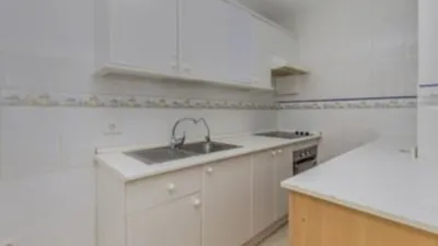 Duplex for sale via auction. C/La Tosca, Adeje, Callao Salvaje. Complejo Arcoíris Playa. 2 bedrooms, one with built-in wardrobe. 71 m² built area, located in a building from 2003 with communal pool. Includes living-dining room, fitted kitchen, 2 bathrooms and a 13 m² garage space. The property requires [renovation]. photo 7