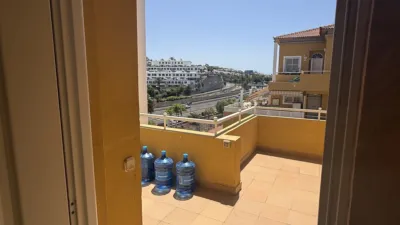 Apartment for sale by auction in the Orlando complex, located on Antonio Navarro Street, Adeje. The property comprises 74 m² spread across two bedrooms, one bathroom and a terrace, situated on the seventh floor of the building with lift access. The complex features a communal swimming pool and enjoys a highly convenient location close to Torviscas Beach, as well as the motorway and all essential amenities. The property requires full renovation, offering an excellent opportunity to customise and adapt it to the new owner’s taste. Starting price: €239,500 photo 4