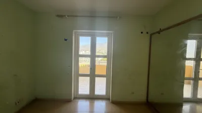 Apartment for sale by auction in the Orlando complex, located on Antonio Navarro Street, Adeje. The property comprises 74 m² spread across two bedrooms, one bathroom and a terrace, situated on the seventh floor of the building with lift access. The complex features a communal swimming pool and enjoys a highly convenient location close to Torviscas Beach, as well as the motorway and all essential amenities. The property requires full renovation, offering an excellent opportunity to customise and adapt it to the new owner’s taste. Starting price: €239,500 photo 12