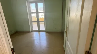Apartment for sale by auction in the Orlando complex, located on Antonio Navarro Street, Adeje. The property comprises 74 m² spread across two bedrooms, one bathroom and a terrace, situated on the seventh floor of the building with lift access. The complex features a communal swimming pool and enjoys a highly convenient location close to Torviscas Beach, as well as the motorway and all essential amenities. The property requires full renovation, offering an excellent opportunity to customise and adapt it to the new owner’s taste. Starting price: €239,500 photo 11