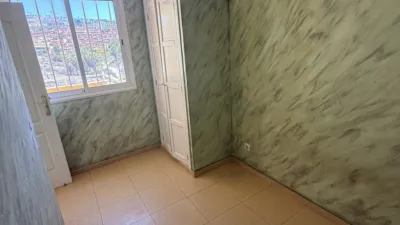 Apartment for sale by auction in the Orlando complex, located on Antonio Navarro Street, Adeje. The property comprises 74 m² spread across two bedrooms, one bathroom and a terrace, situated on the seventh floor of the building with lift access. The complex features a communal swimming pool and enjoys a highly convenient location close to Torviscas Beach, as well as the motorway and all essential amenities. The property requires full renovation, offering an excellent opportunity to customise and adapt it to the new owner’s taste. Starting price: €239,500 photo 9