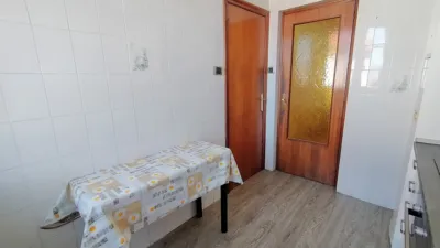 Apartment on Calle de Julián Gayarre photo 17