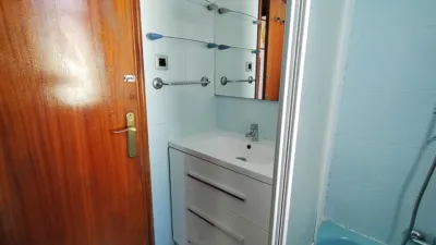 Apartment on Calle de Julián Gayarre photo 23