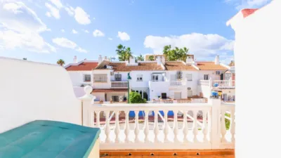 Chalet adosado en venta en Paseo de las Acacias, número s/n, Guadalmar (Distrito Churriana. Málaga Capital) de 550.000 €