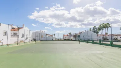 Chalet adosado en venta en Paseo de las Acacias, número s/n, Guadalmar (Distrito Churriana. Málaga Capital) de 550.000 €