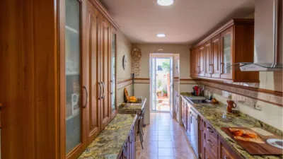Chalet adosado en venta en Paseo de las Acacias, número s/n, Guadalmar (Distrito Churriana. Málaga Capital) de 550.000 €