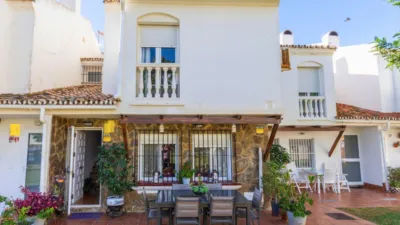 Chalet adosado en venta en Paseo de las Acacias, número s/n, Guadalmar (Distrito Churriana. Málaga Capital) de 550.000 €