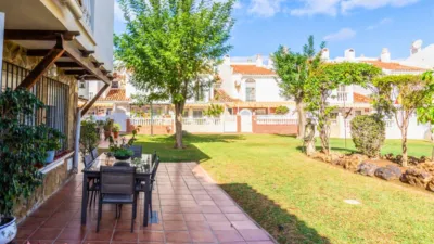 Chalet adosado en venta en Paseo de las Acacias, número s/n, Guadalmar (Distrito Churriana. Málaga Capital) de 550.000 €