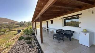Chalet unifamiliar en venta en Calle Poeta Juan Betancor Garcia, Tuineje de 450.000 €
