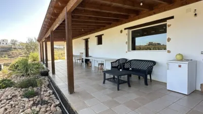 Chalet unifamiliar en venta en Calle Poeta Juan Betancor Garcia, Tuineje de 450.000 €