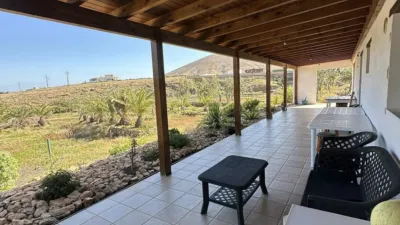 Chalet unifamiliar en venta en Calle Poeta Juan Betancor Garcia, Tuineje de 450.000 €