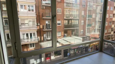 Piso en alquiler en Calle de Moreno Nieto - Imagen 2