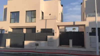 Detached family home at Calle Nueva Ribera, 1 photo 3