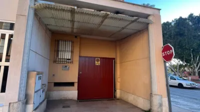 Flat on Cl M Puig Valera Street photo 3