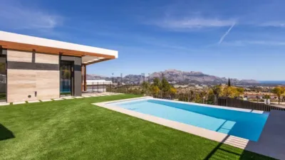 Chalet on Calle Poligon Pau photo 15