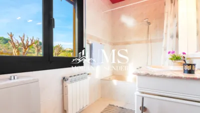 Detached house on Carrer de Can Ballesta photo 46