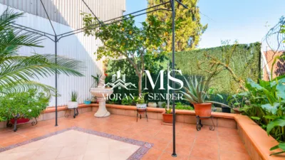 Terraced house in Carrer del Brillant photo 2